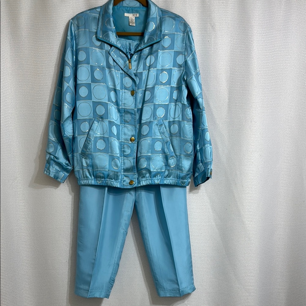 Women’s Blue Geometric Patterned Jacket and Pants Set. Size M (wears large)